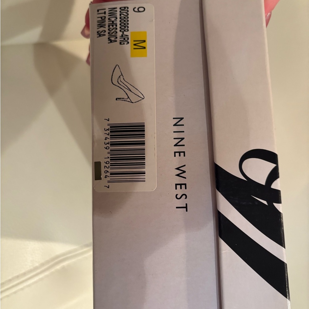 Nine West Pink Heels Classic Pointed Toe - Picture 6 of 7